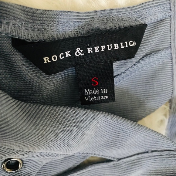 Rock & Republic Cold Shoulder Top Sz S - Picture 3 of 4